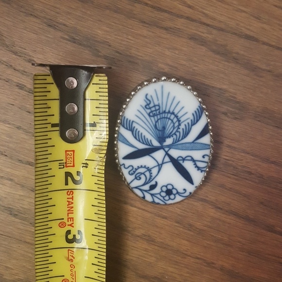 Handmade Repurposed China Brooch or Pendant - Picture 3 of 4